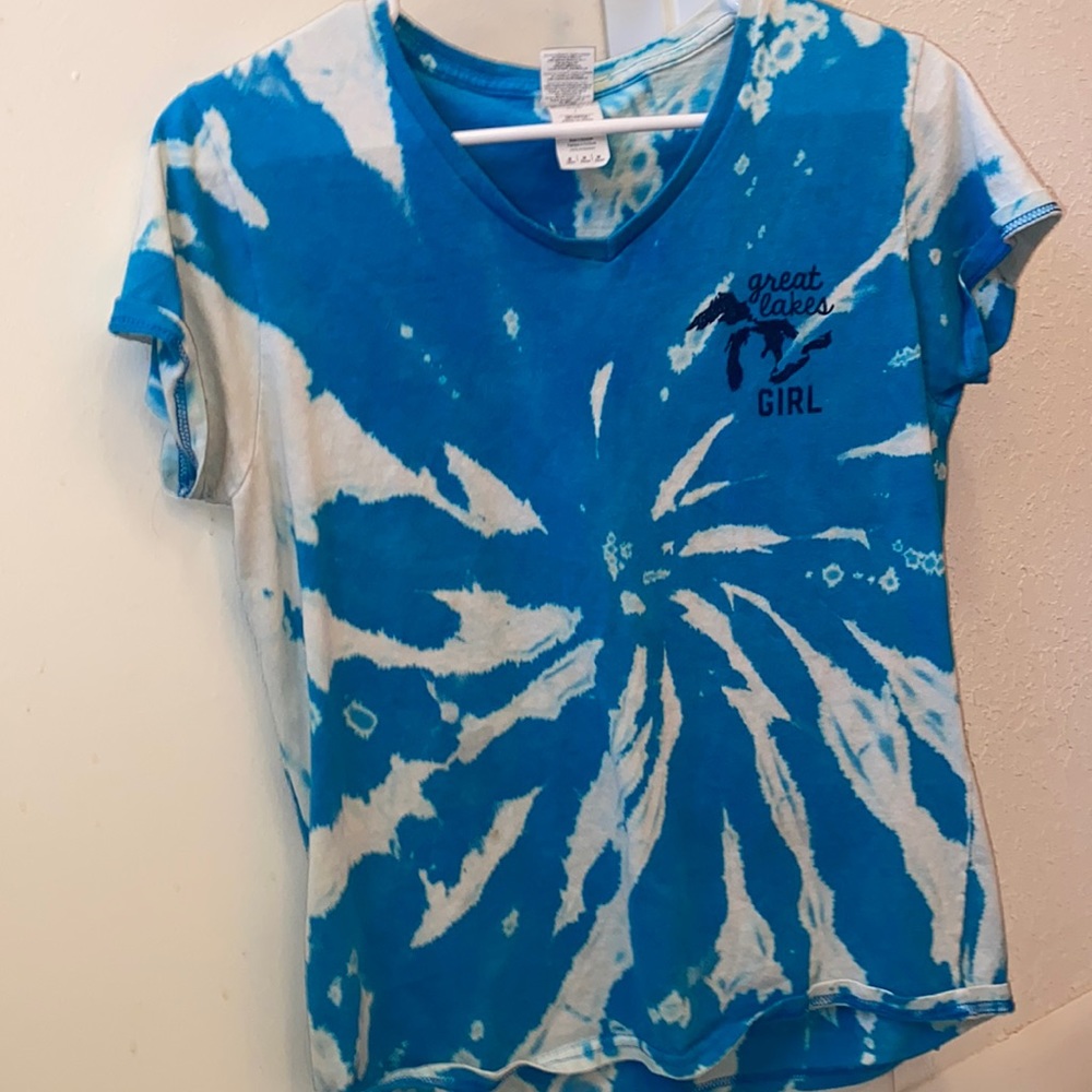 “Great lakes girl” Michigan Woman’s tie-dye blue t-shirt. Size M